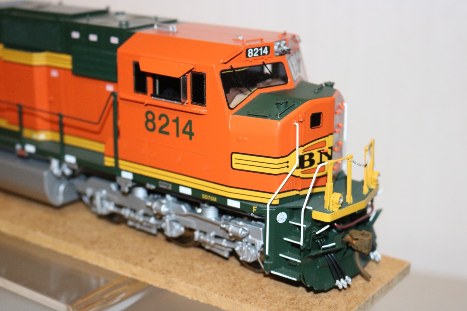 !!! Overland Models AJIN O Scale BNSF SD75M C/P w/ too many LIGHTS #8214