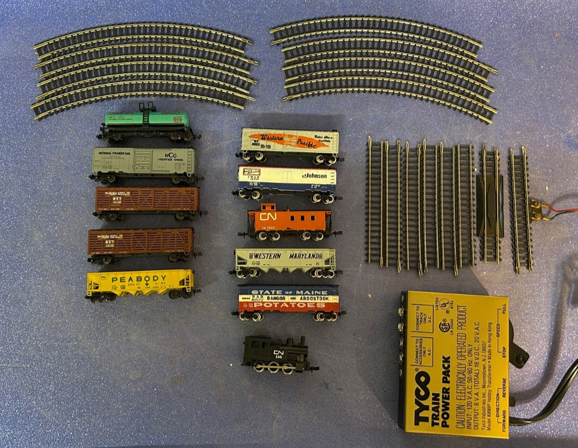 Locomotive, Cars, Track, Transformer, N Scale Train Lot CN 146 Railroad WORKS 4