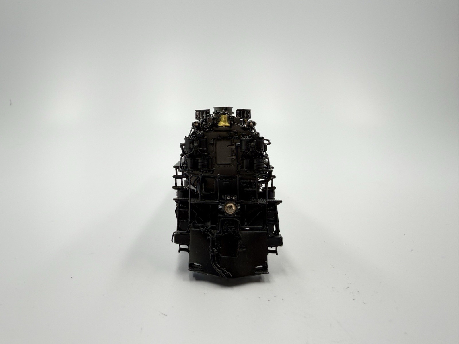 HO Scale Division Point Northern Pacific Z-8 4-6-6-4 Steam Locomotive