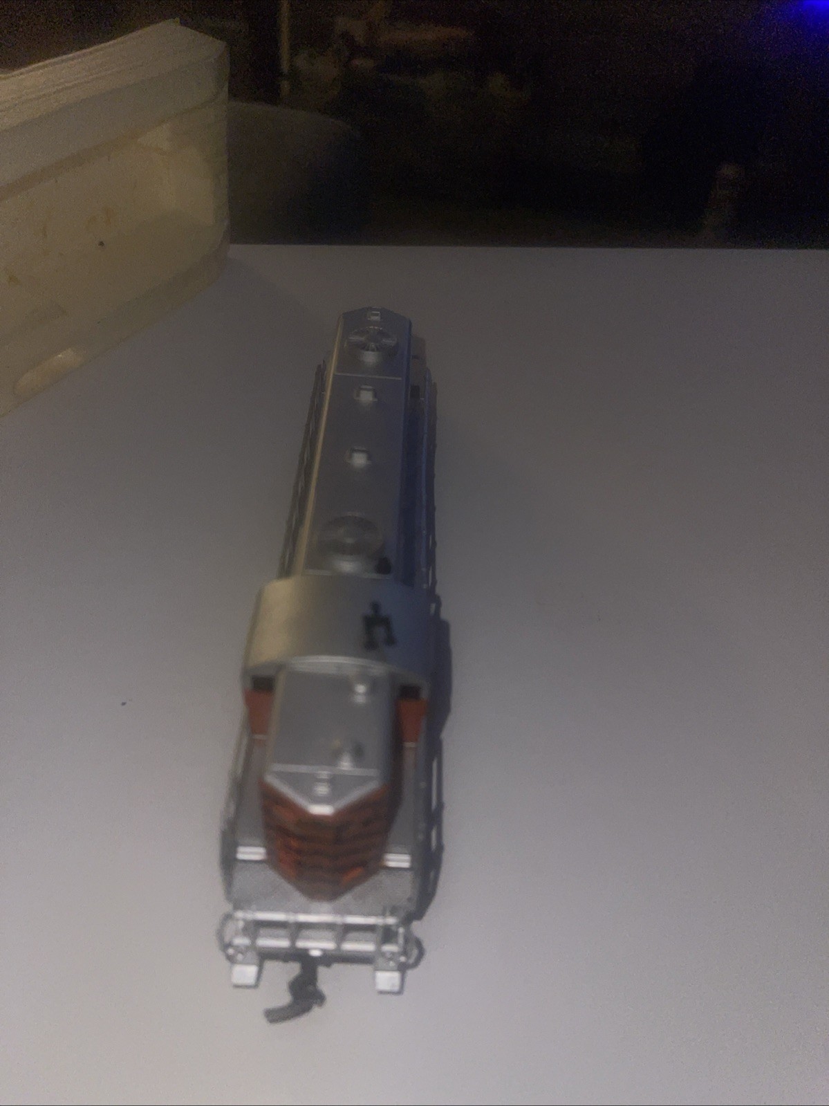 HO Scale Western Pacific GP38-2 Diesel Locomotive – Orange/Silver Tiger Stripe