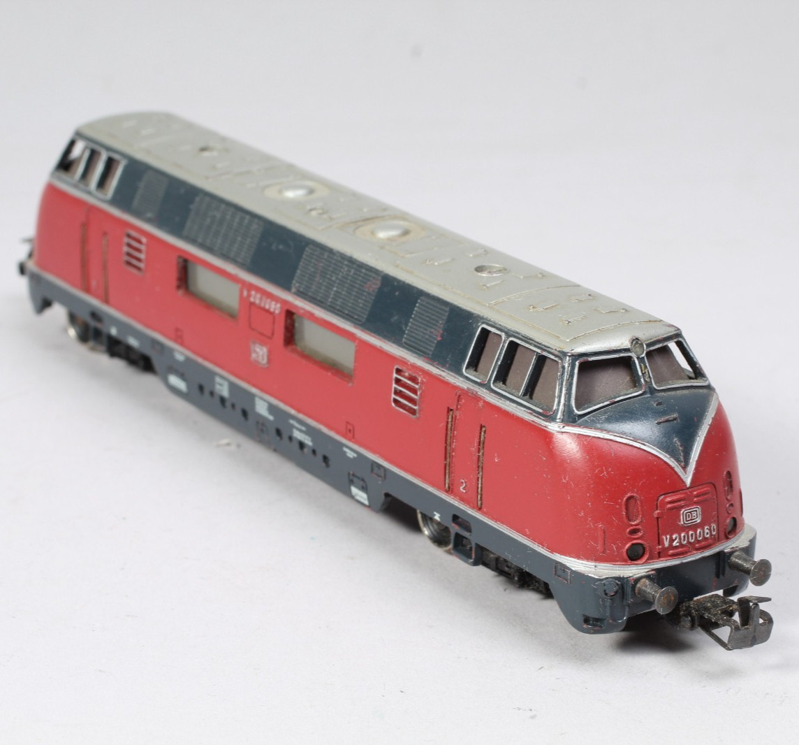 70S MARKLIN HO V200060 DEUTSCHE BAHN V200 ENGINE UNTESTED C-5 CONDITION DIE CAST