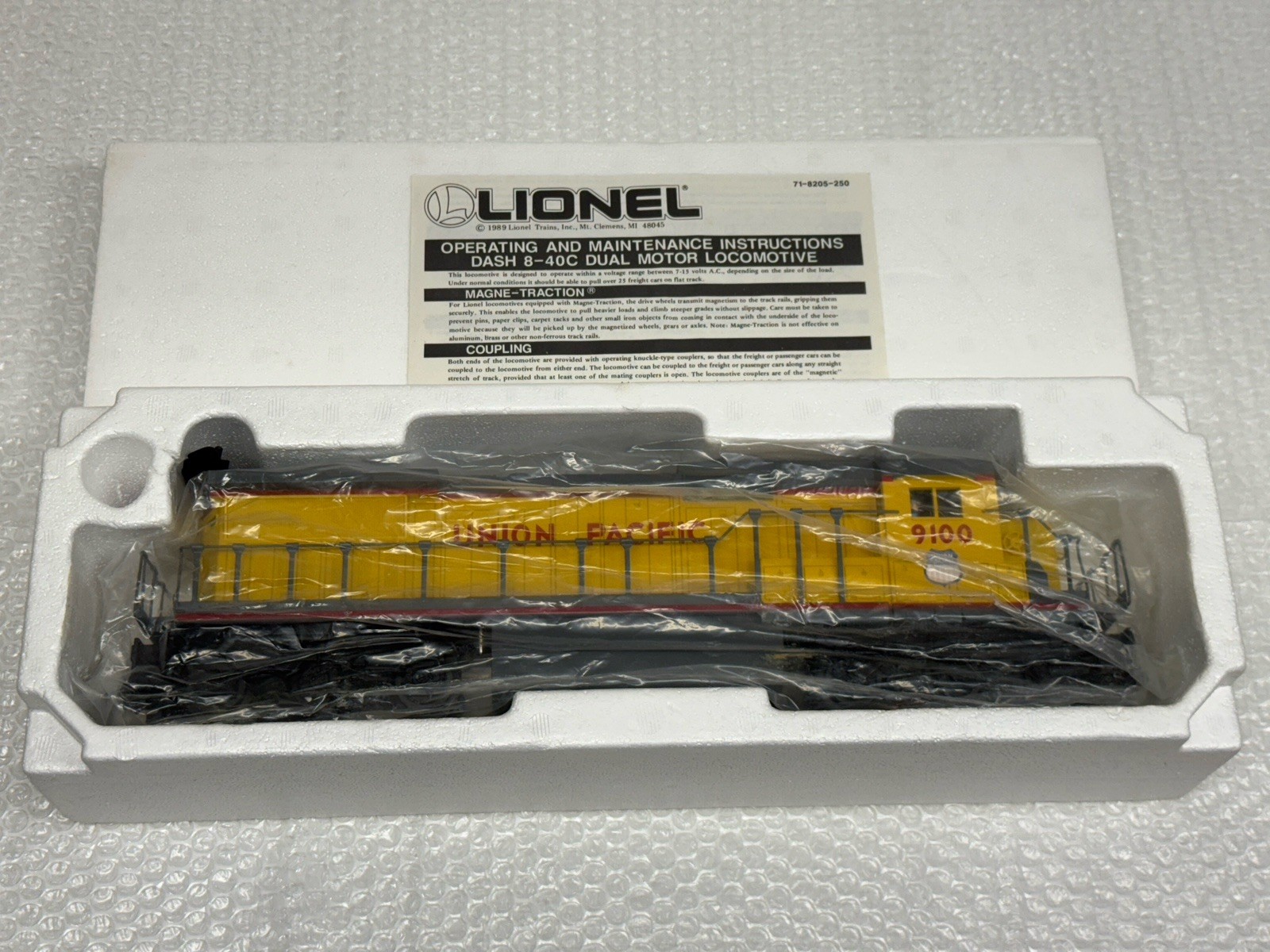 Lionel 6-18205 UNION PACIFIC DASH-8 40C Diesel Locomotive #9100