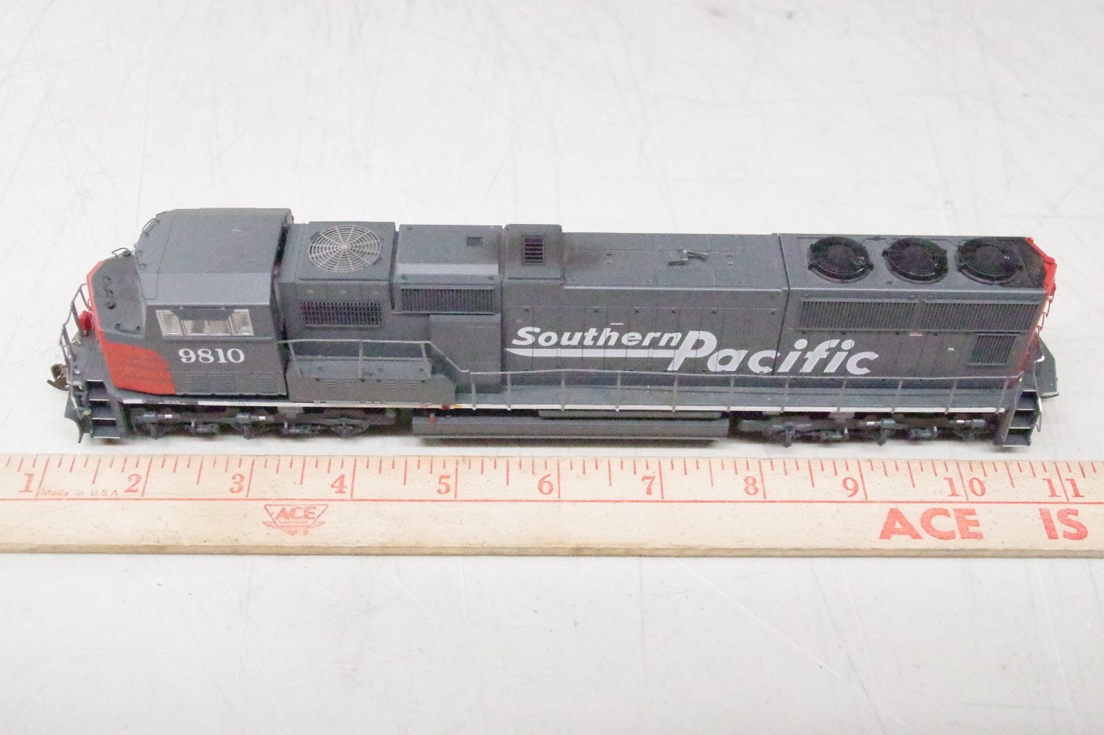 HO Athearn Genesis Southern Pacific SD70M Diesel Locomotive #9810 DCC Ready