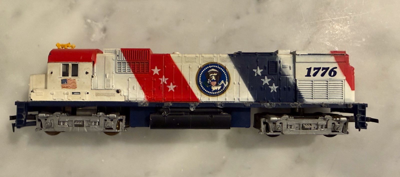 Lot of 5 HO Scale Locomotives: Santa Fe Illinois Central Gulf Bicentennial (#3)