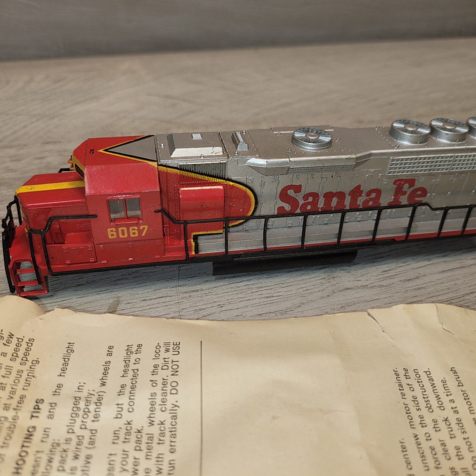 Bachmann HO Santa Fe EMD F9 Diesel Locomotive Body Shell + Manual Preowned