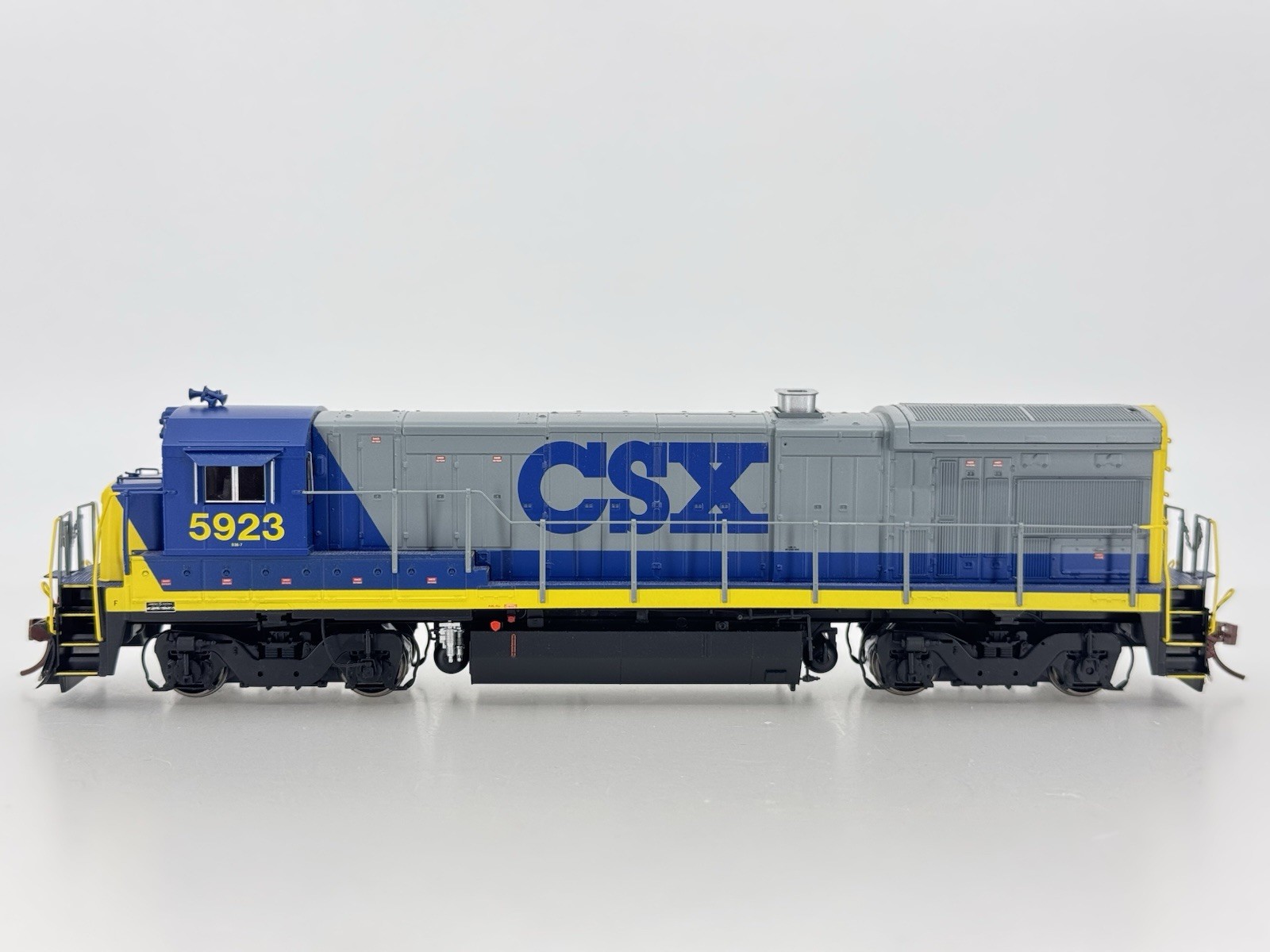 HO Rapido 18520 CSX GE B36-7 Diesel Locomotive CSXT #5923 DCC SOUND
