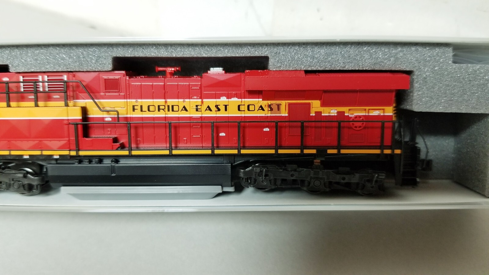 Florida East Coast RR GE Diesel ES44AC #805 KATO 176-8947 Digitrax DCC N Scale