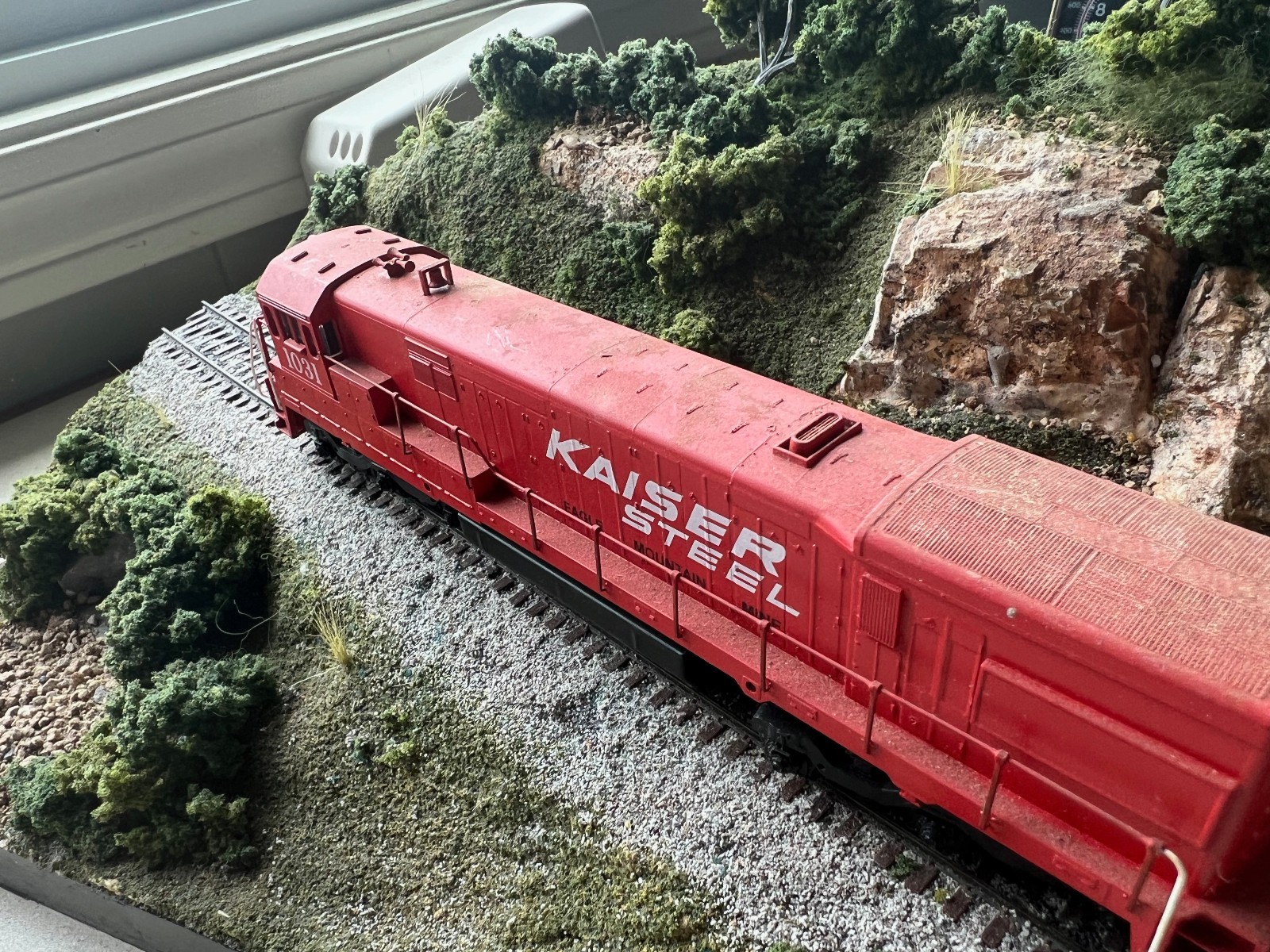 Athearn HO Scale Diesel Locomotive, Kaiser Steel #1030, Dummy No Box