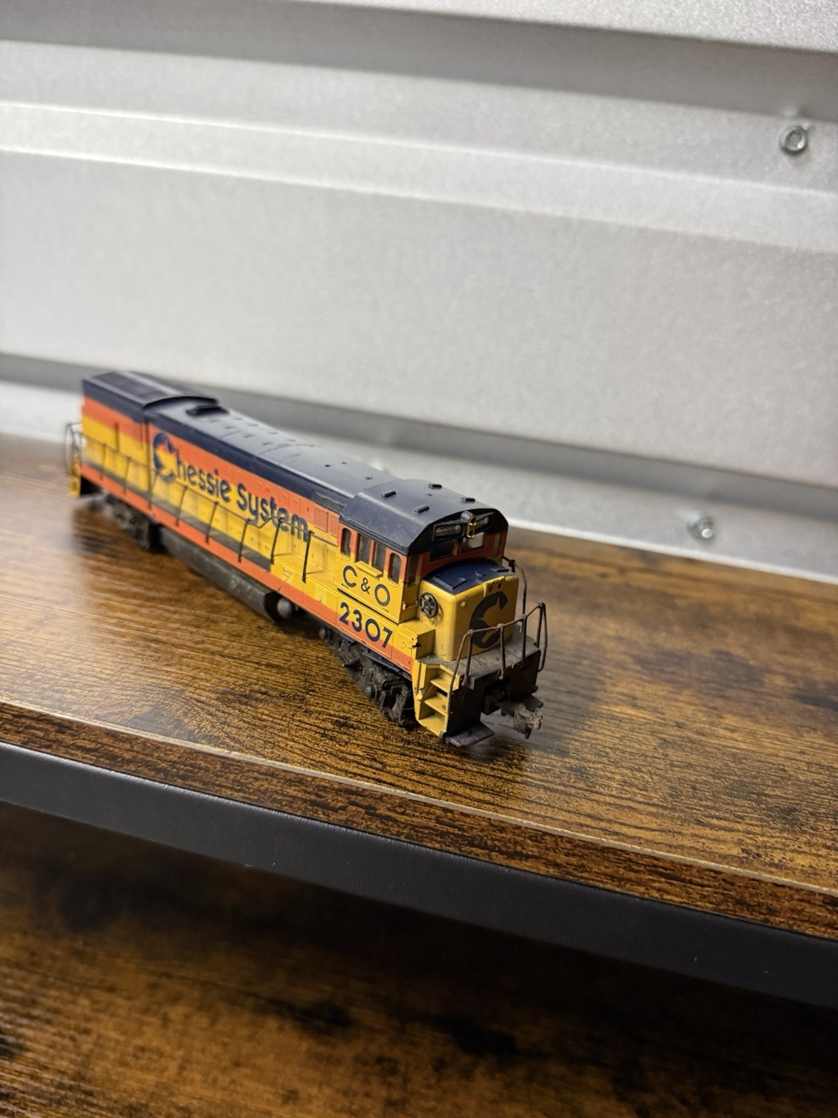 Athearn HO GE U30B Chessie System C&O #2307 Powered – Runs