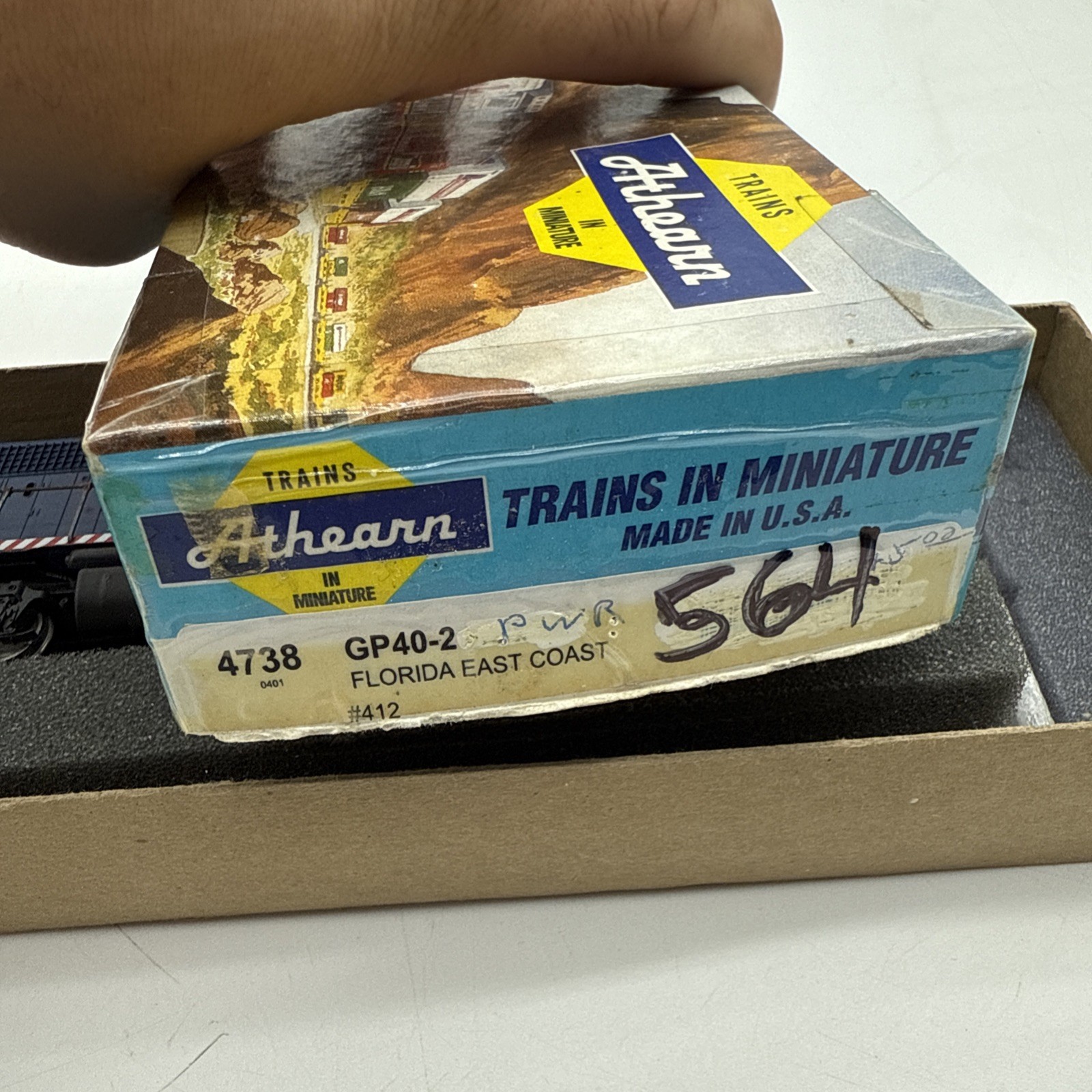 Athearn HO Scale GP 38-2 Diesel Florida East Coast #412 Powered Engine