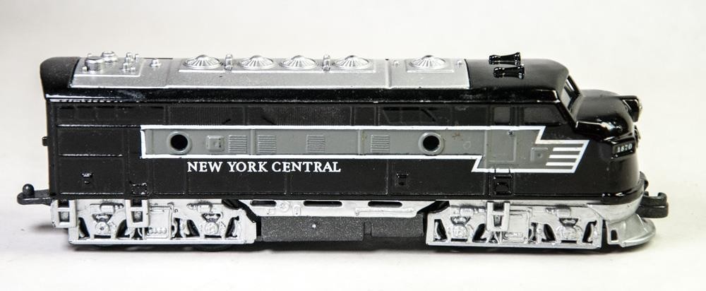 Schylling EMD F7 Diesel Electric Model Locomotive New York Central Pull Back Toy