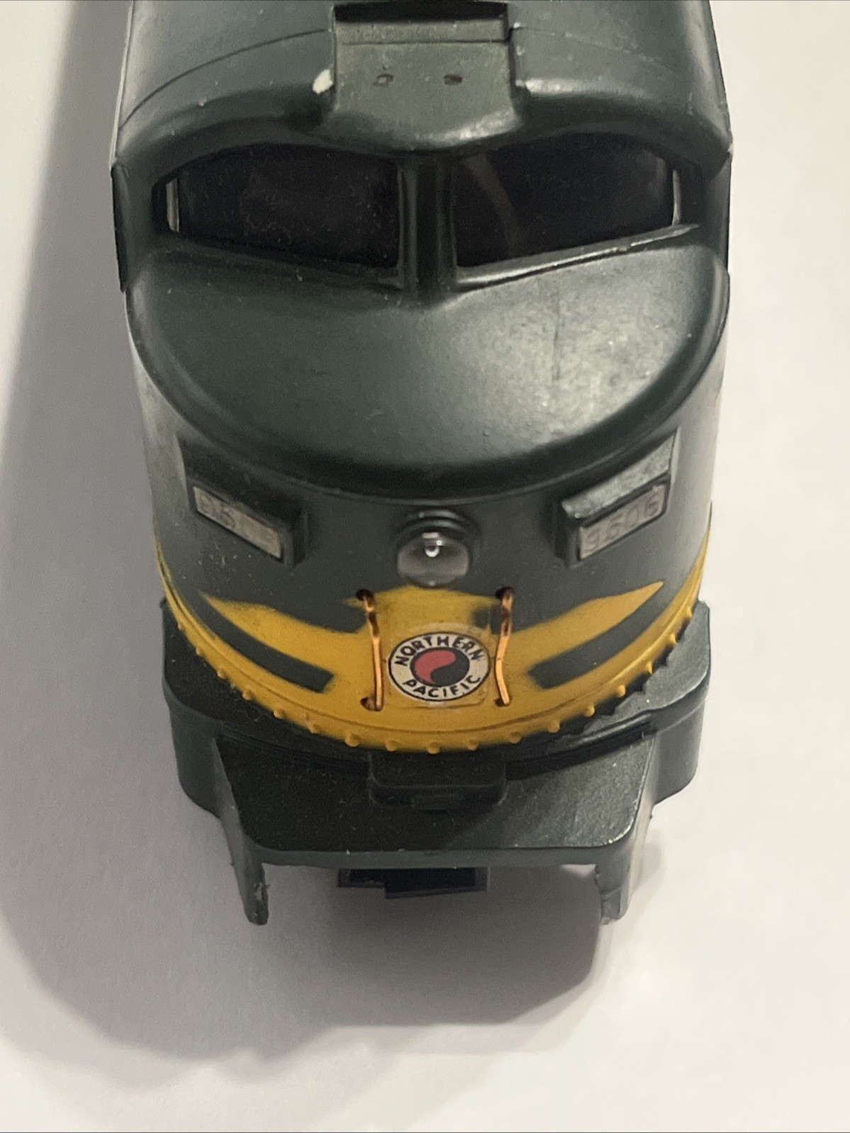 🔥 AHM Tempo HO Gauge NORTHERN PACIFIC 6500 Diesel Locomotive Runs F & R