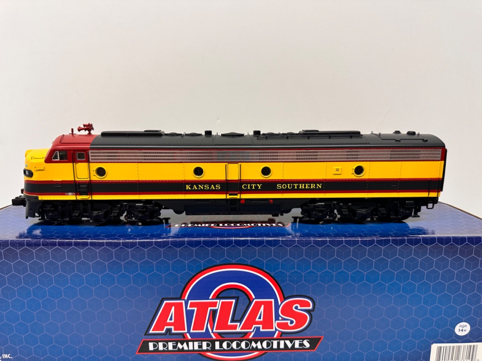 Atlas O Scale #30138239 Kansas City Southern E8 (Powered) Locomotive 3 Rail NEW