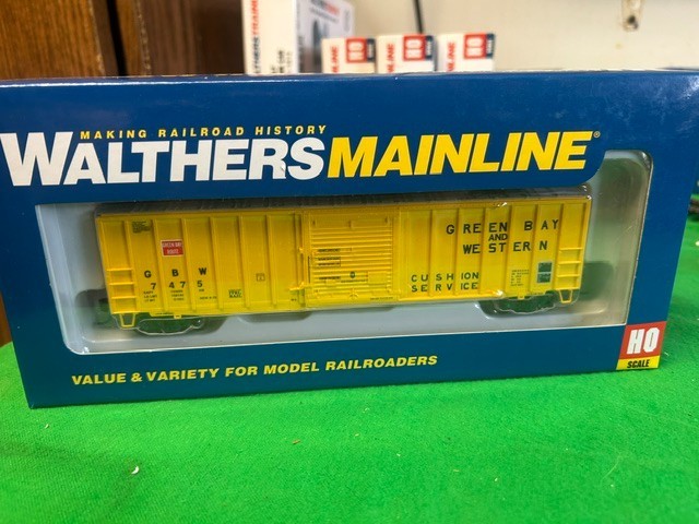 NCE Cab Controler, 1-Walthers Mainline EMD SD60M DCC w/LokSound – CP and CSX DCC