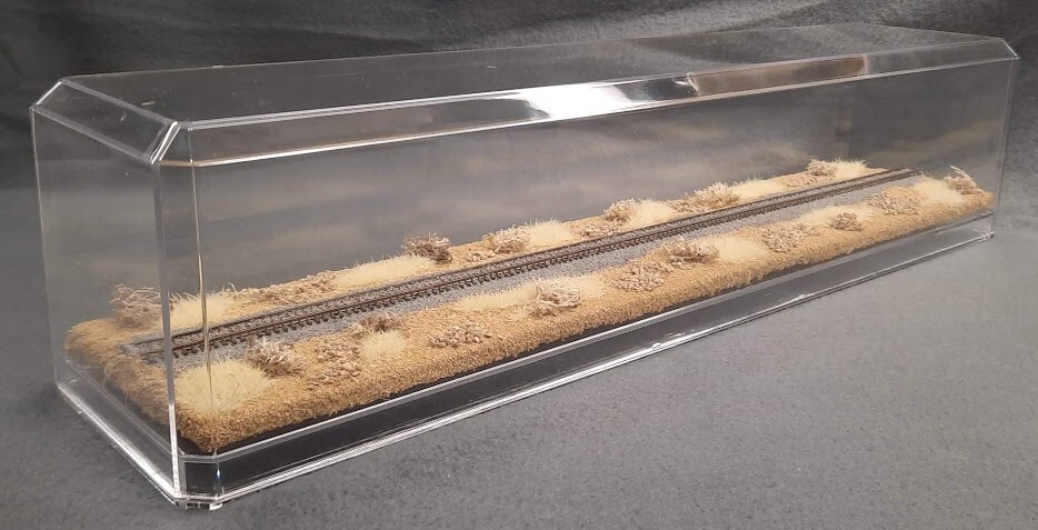 Z SCALE 16″ SINGLE-TRACK DISPLAY CASE -“DESERT SCENE” – FOR ANY Z TRAINS