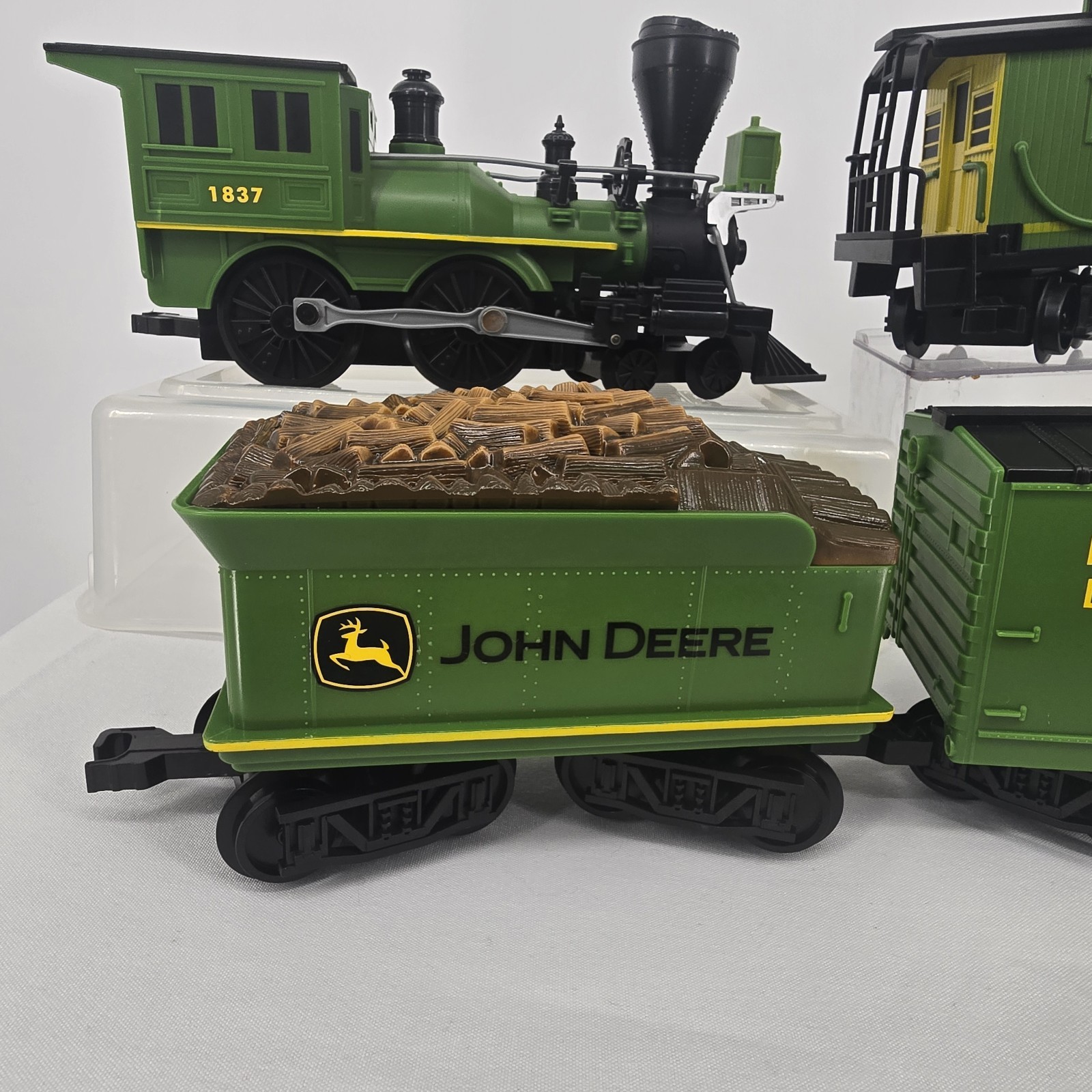 Lionel John Deere Battery Powered Ready-To-Play Train Set 2016 With Remote Track
