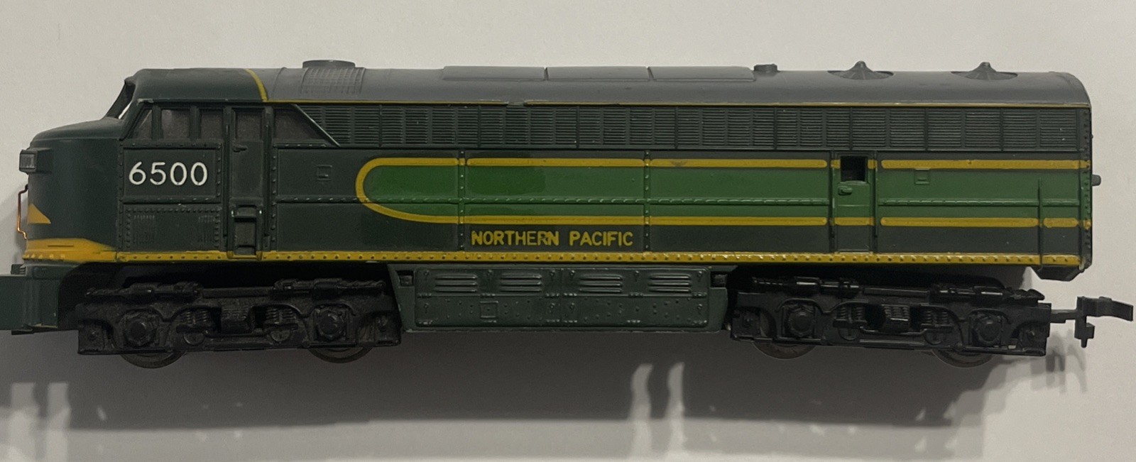 🔥 AHM Tempo HO Gauge NORTHERN PACIFIC 6500 Diesel Locomotive Runs F & R