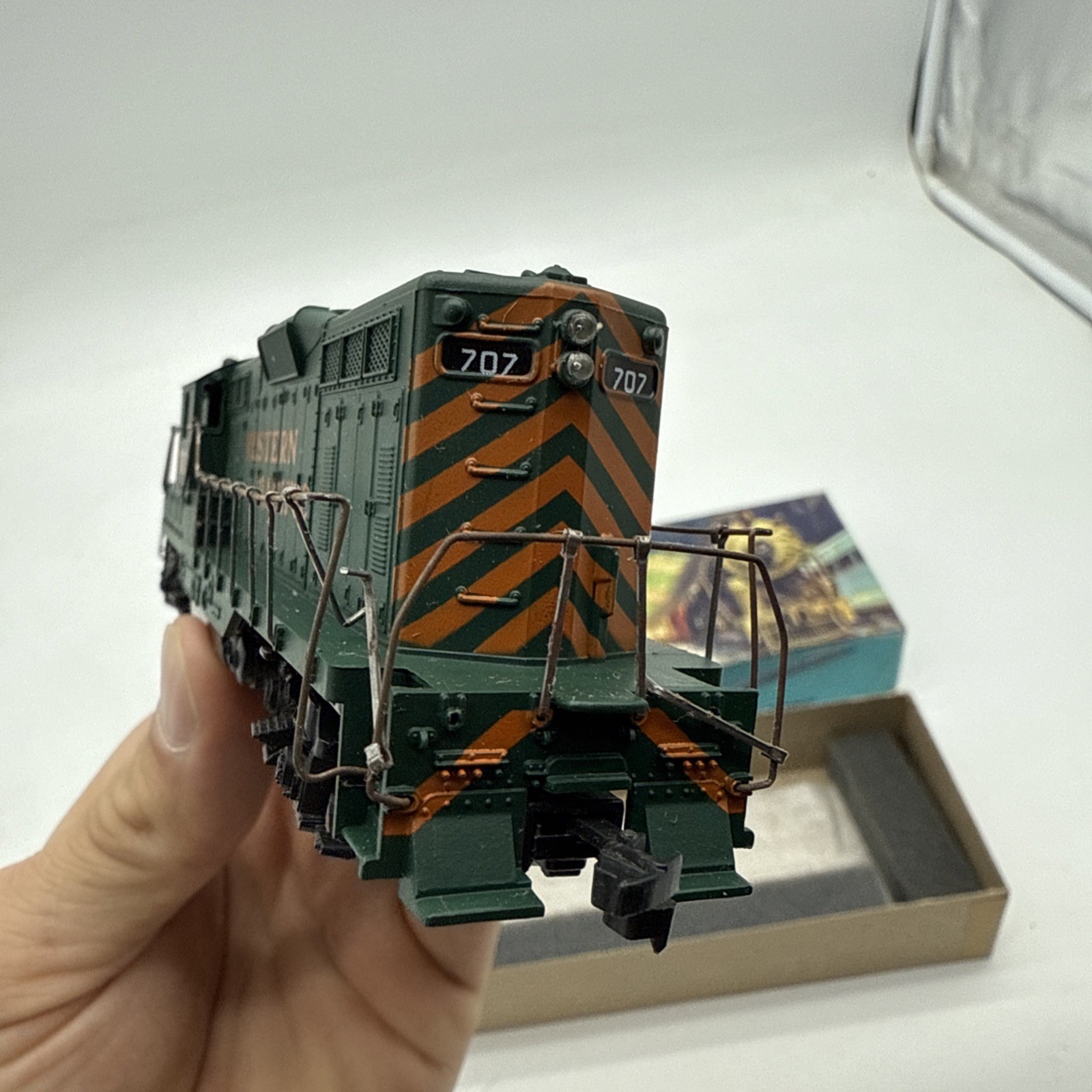 Athearn HO Western Pacific GP9 #707 Diesel Locomotive DC