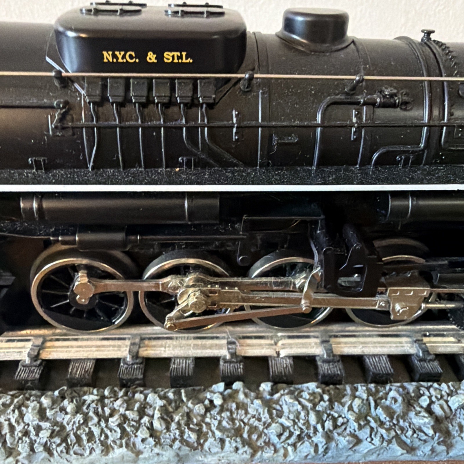 LIONEL NICKEL PLATE 2-8-4 BERKSHIRE LC 2.0 #757 STEAM ENGINE O GAUGE W/ Display