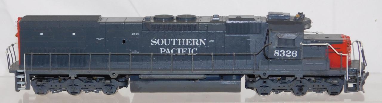 Athearn 8326 Southern Pacific SD40T-2 diesel engine Runs HO Strobe Tunnel Motor