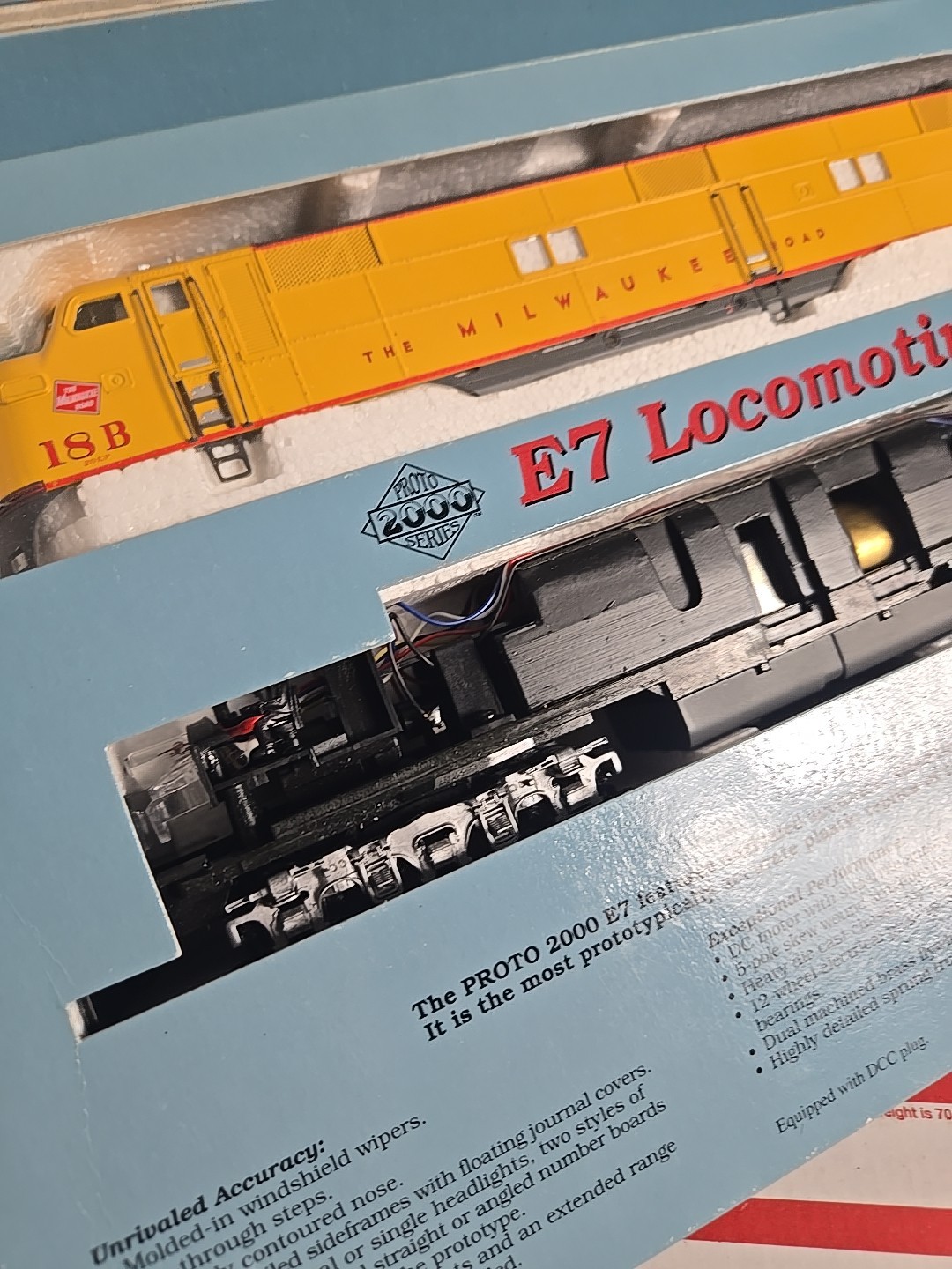 PROTO 2000 HO E7 MILWAUKEE ROAD LOCOMOTIVE #18 A-UNIT w/ Mars Light