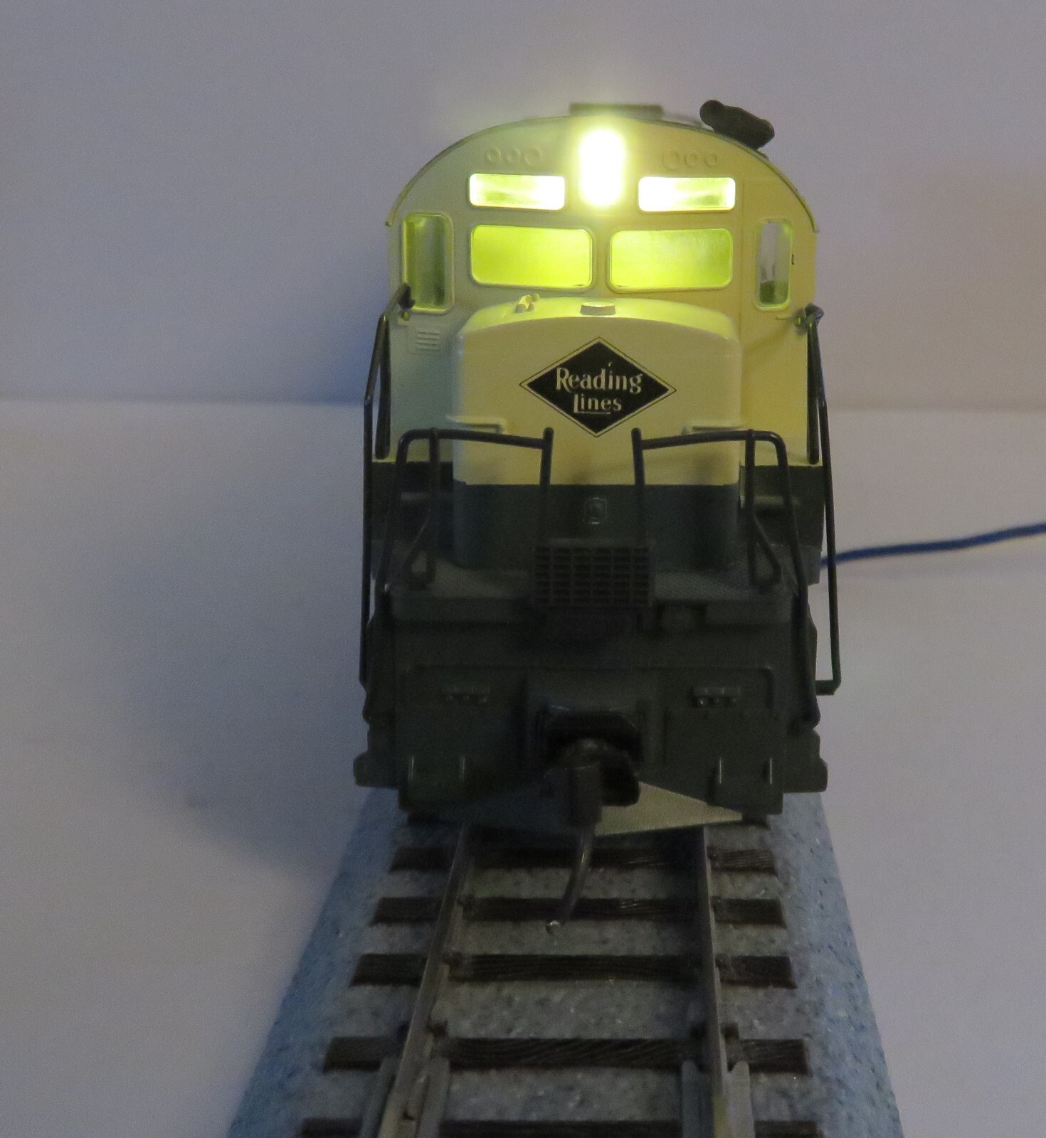 Atlas/Kato HO Reading Alco C424, DC/DCC, Directional LED Lights, Kadee Couplers