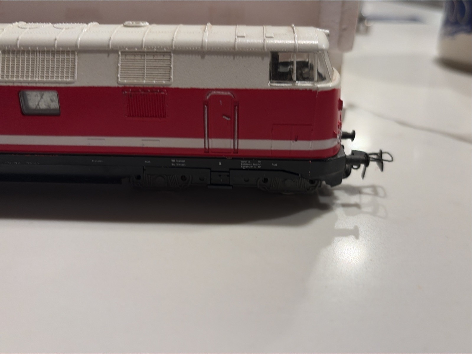 PIKO HO gauge BR 118 Diesel Locomotive in red & white livery