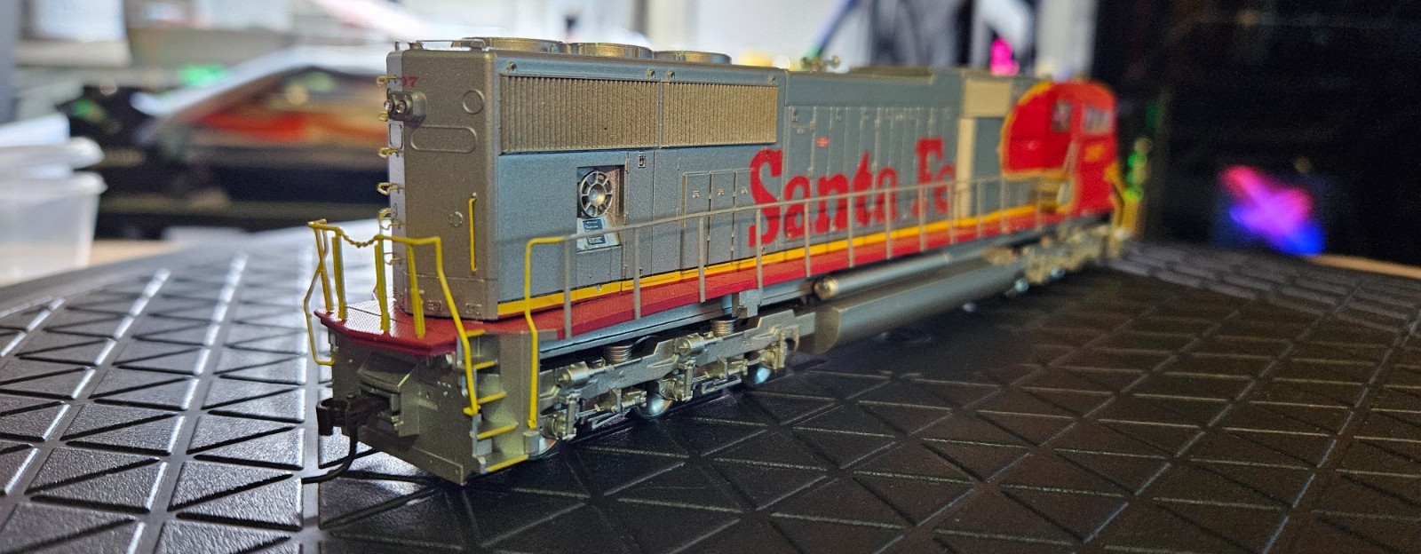 Athearn Genesis Santa Fe SD75M / Road No. 207