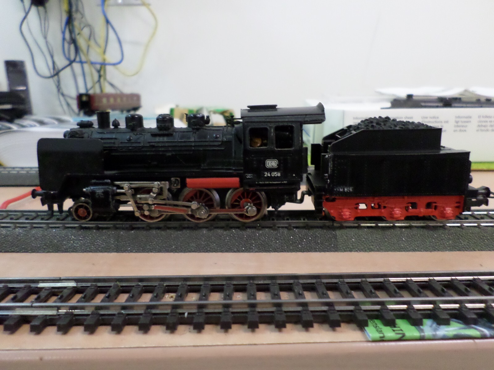 Marklin 3003 Steam Locomotive with Tender BR24 DB (Analogue) (L)
