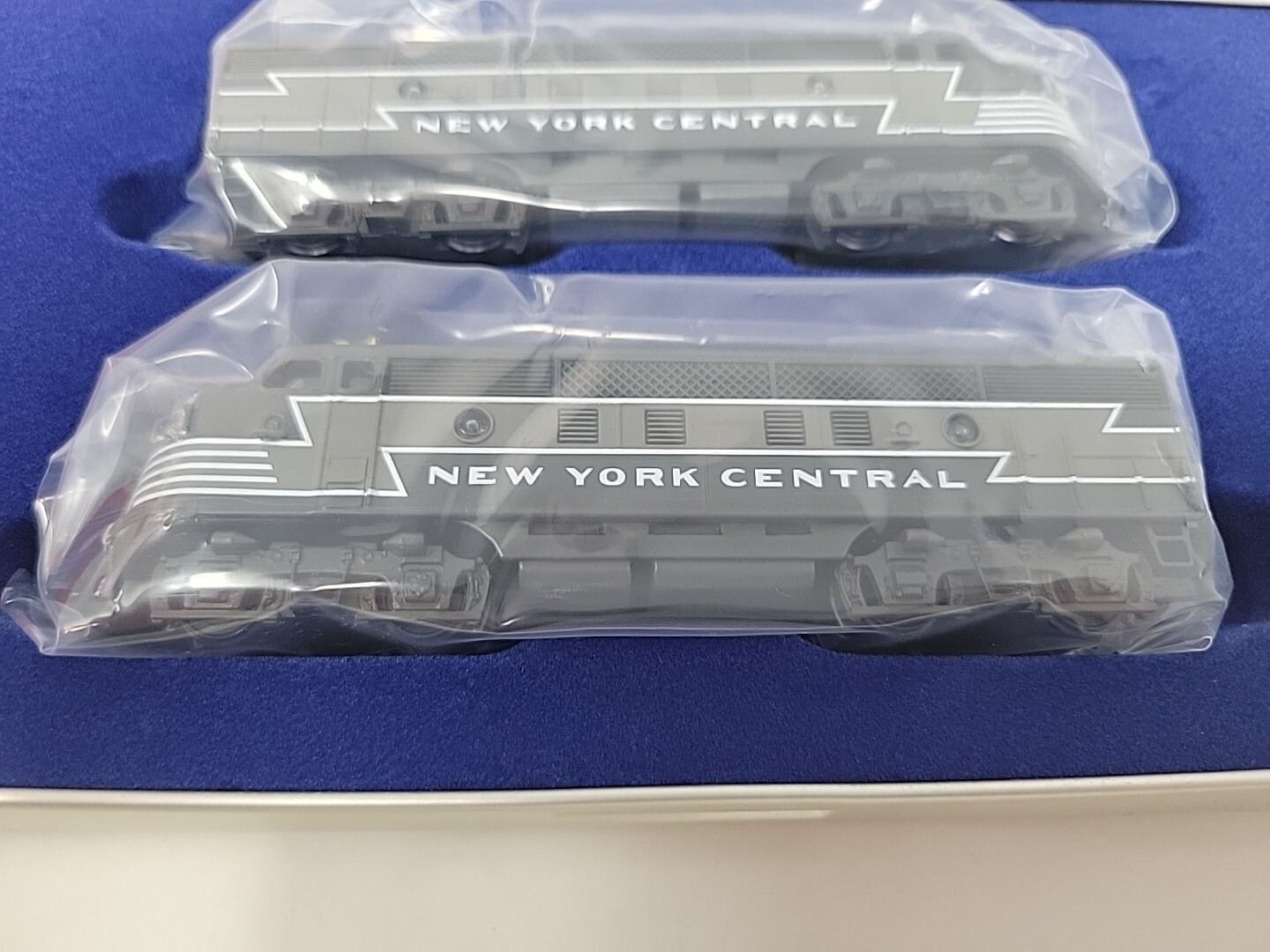 Lionel Big Rugged Century Club 7-93004 #2333 NYC F3A/A Diesel Set – BRAND NEW
