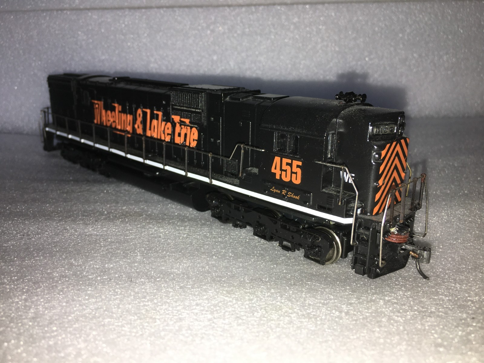 HO TYCO Custom painted Wheeling & Lake Erie C630 Shell, Bachmann Chassis