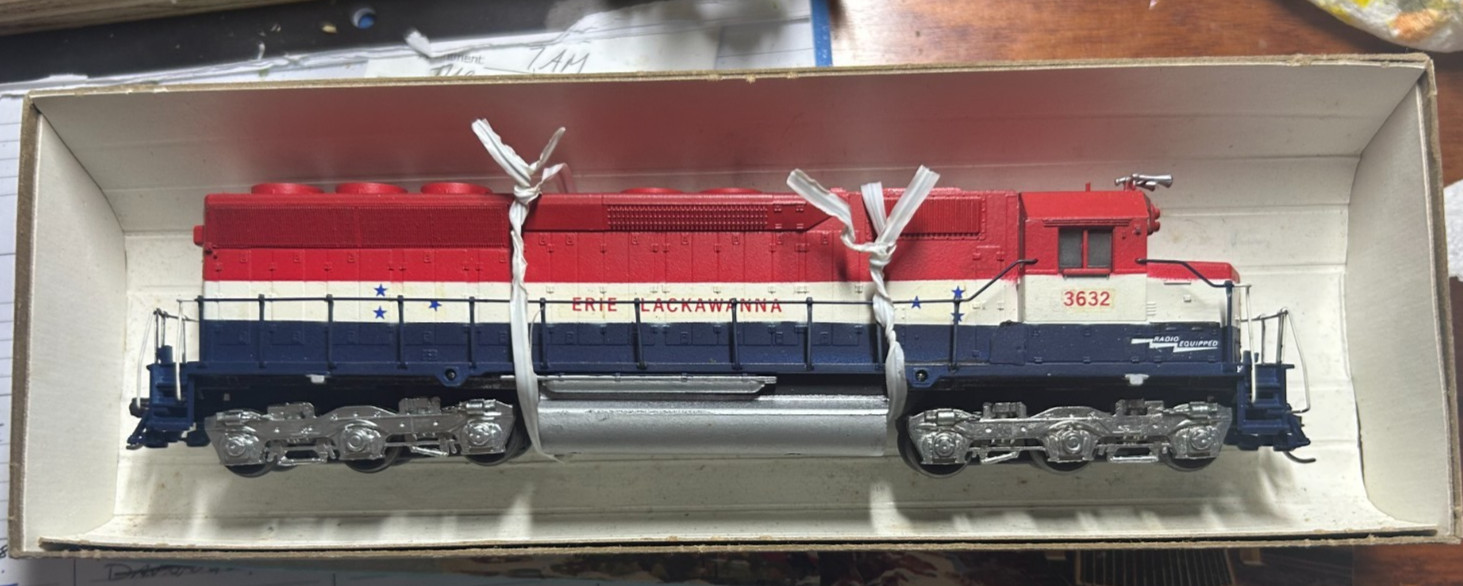 Athearn HO Blue Box Erie Lackawanna-3632 Bicentennial Custom Painted