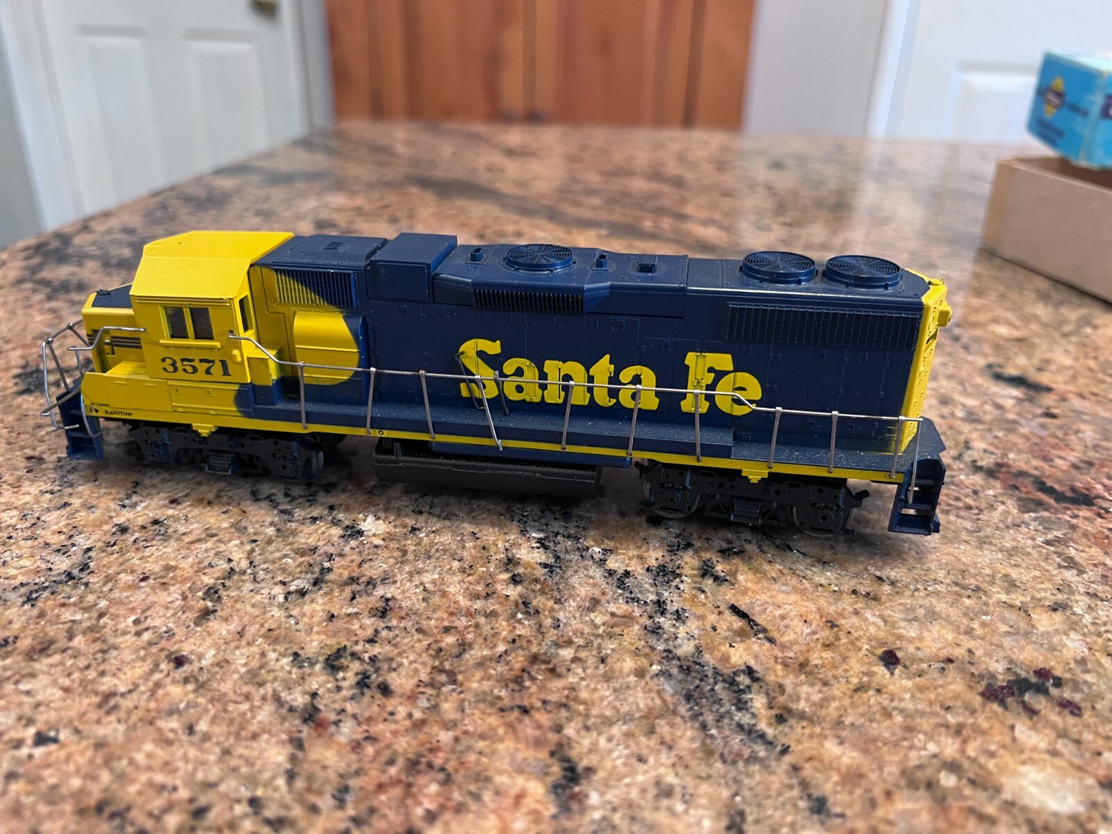 HO Scale Athearn 4608 ATSF Santa Fe GP38-2 Diesel Locomotive #3571