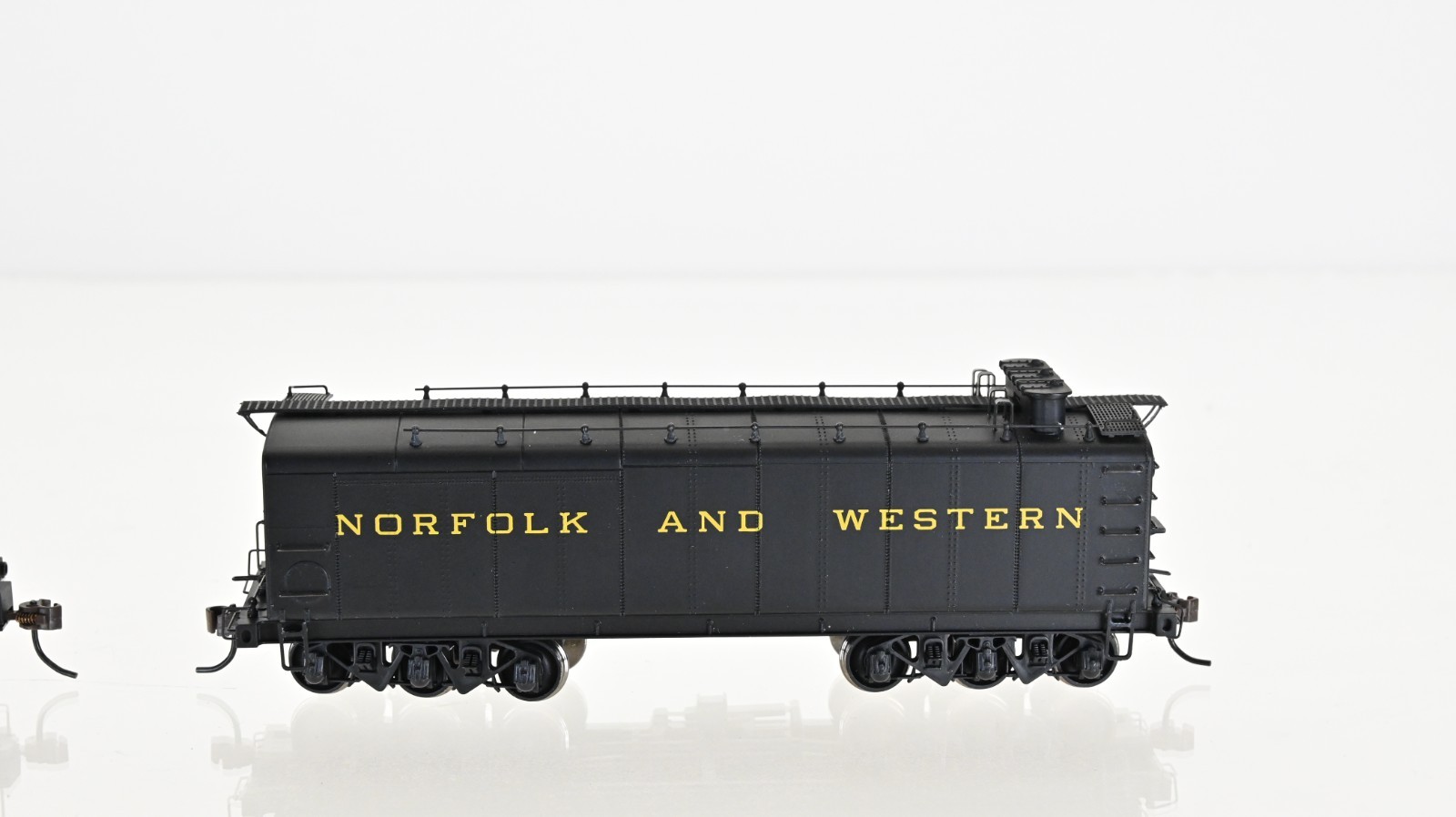 Bachmann Spectrum 4-8-4 Class J Fright Version N&W w/Water Tender HO scale