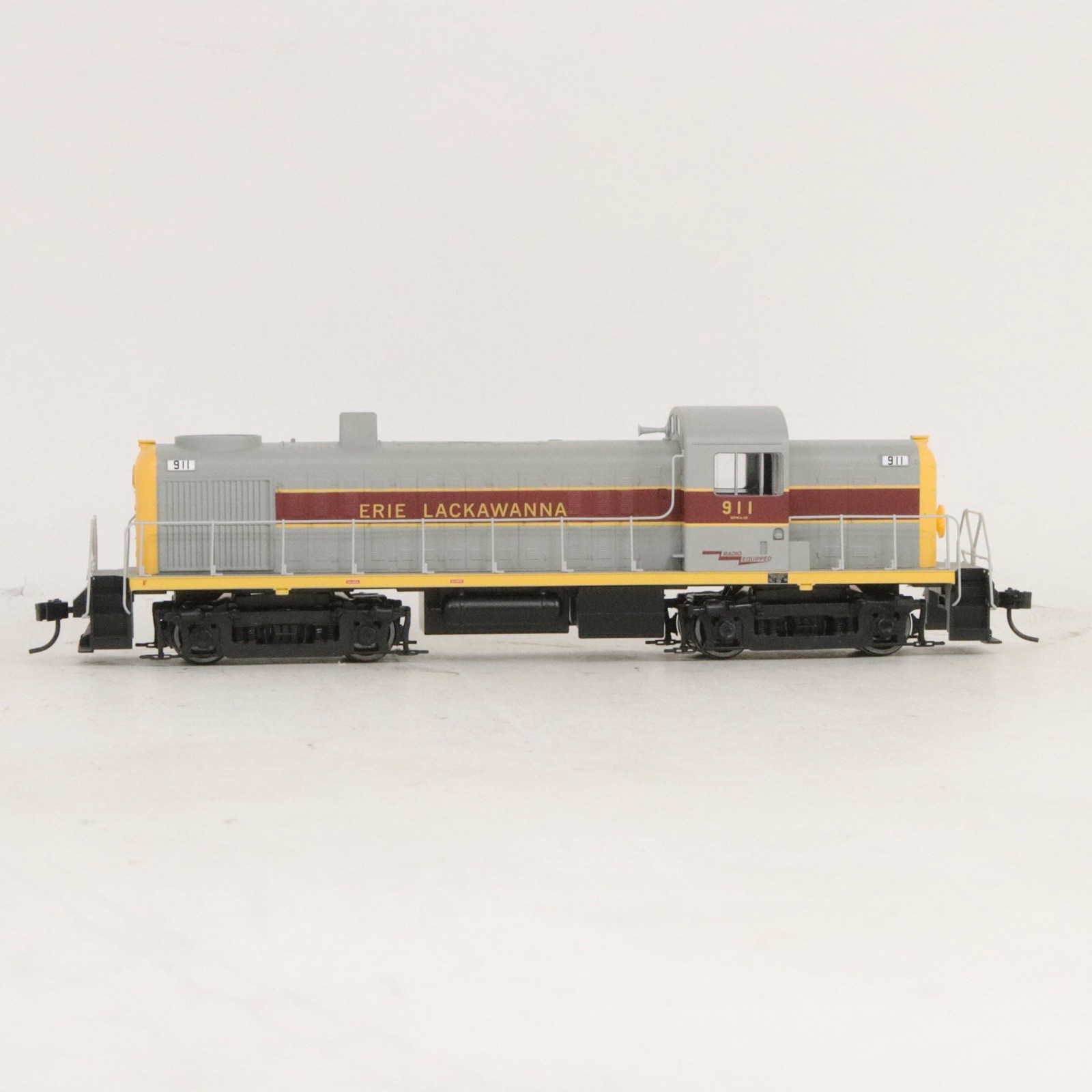 Life Like Proto 1000 HO Scale Erie Lackawanna EL #911 RS-2 DC Powered