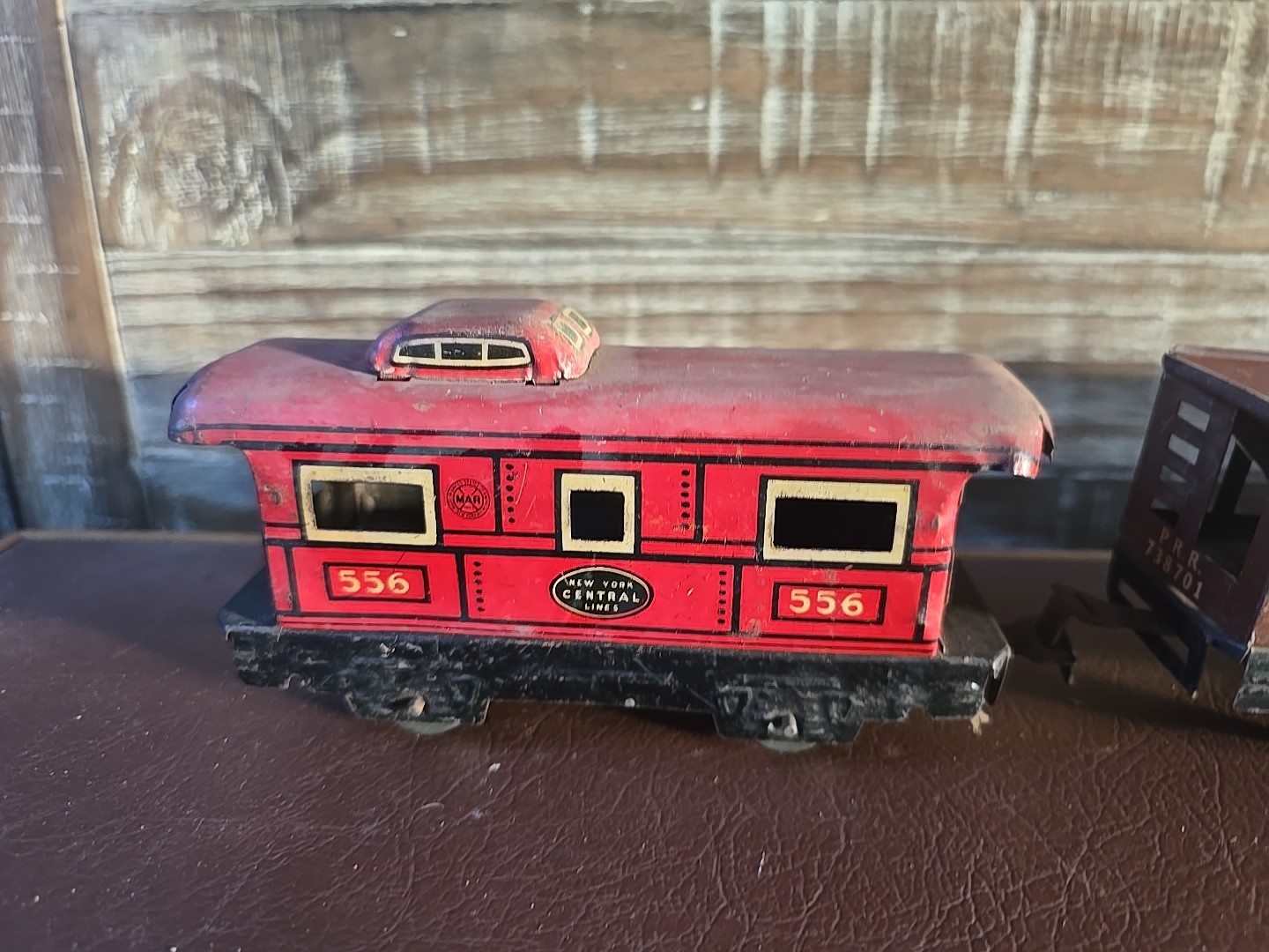 Vintage Marx Wind up locomotive O Gauge New York Central USA + 2 Cars
