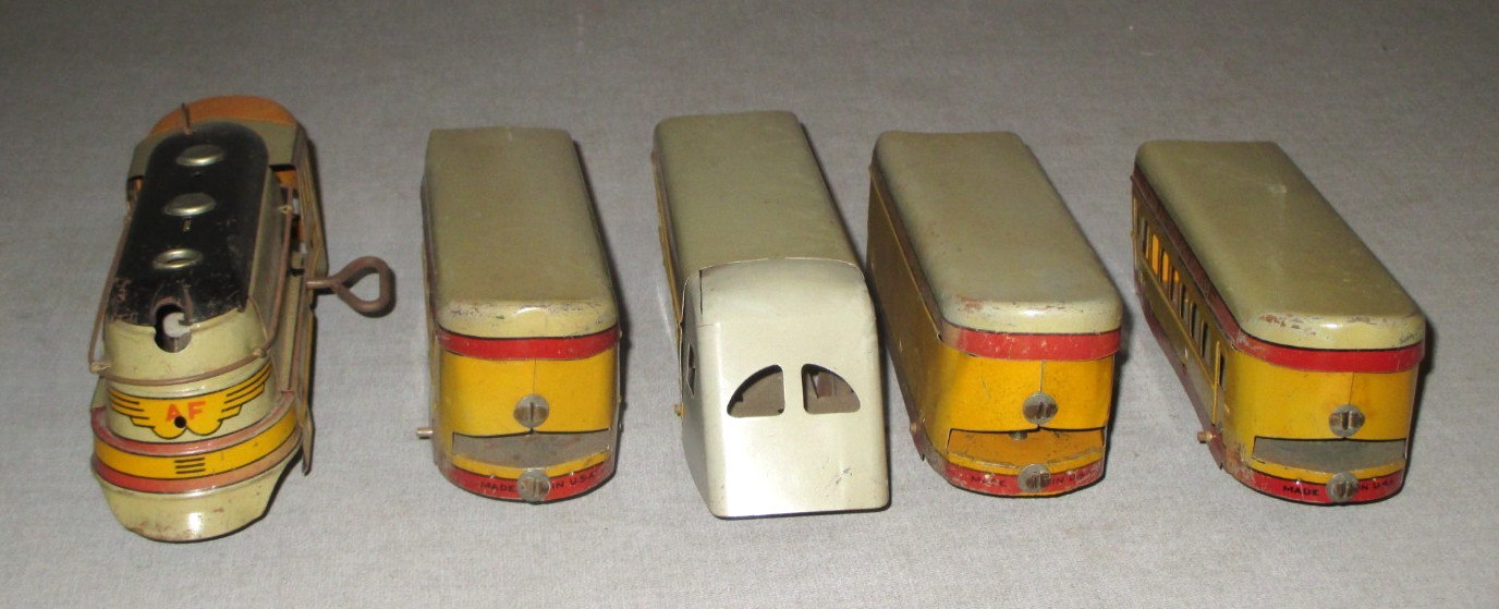 1930’S AMERICAN FLYER-PRE WAR- TIN WIND -UP HIAWATHA STREAMLINE 5 PC TRAIN SET