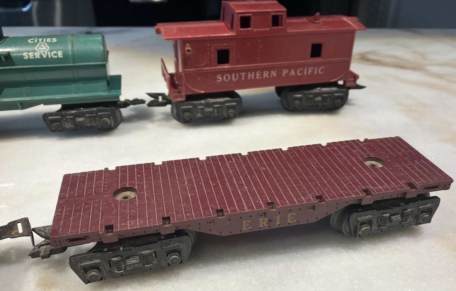 Marx 666 Die-Cast steam locomotive & tender O-gauge Plus 4 Other Cars & Caboose