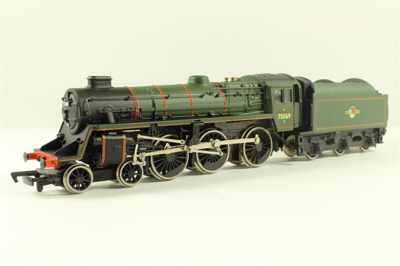 Bachmann 31-104 Standard Class 4MT 4-6-0 75069 with BR1B tender BR lined green.