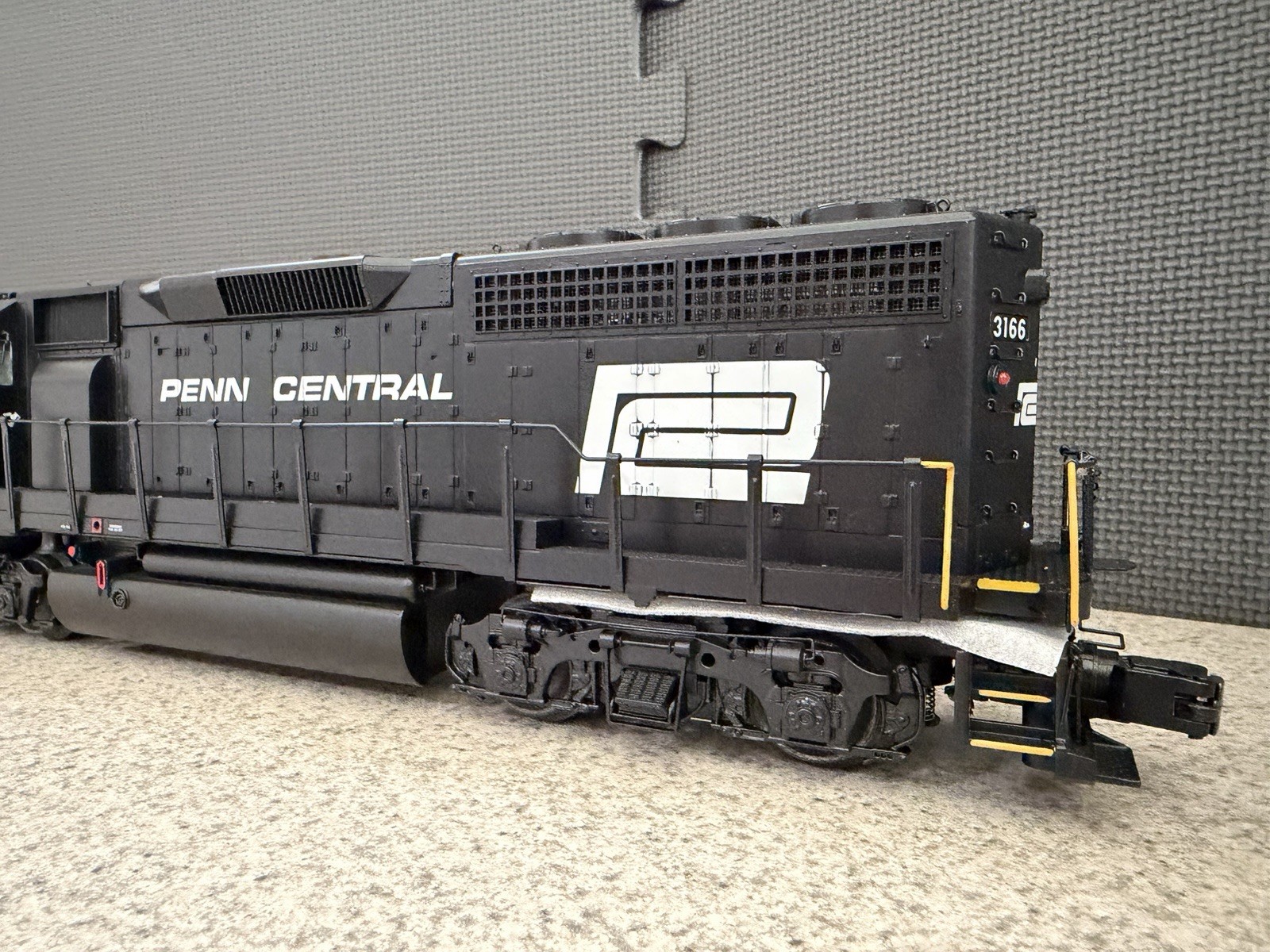 **NEW** Atlas O Premier GP40 Penn Central #3166 O Gauge Digital 3-Rail 30138022