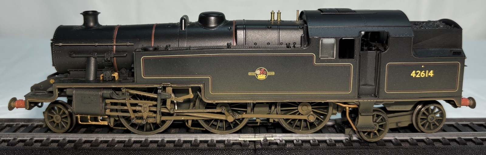Hornby R3021A Class 4P Stanier 2-6-4T 42614 BR black with late crest weathered
