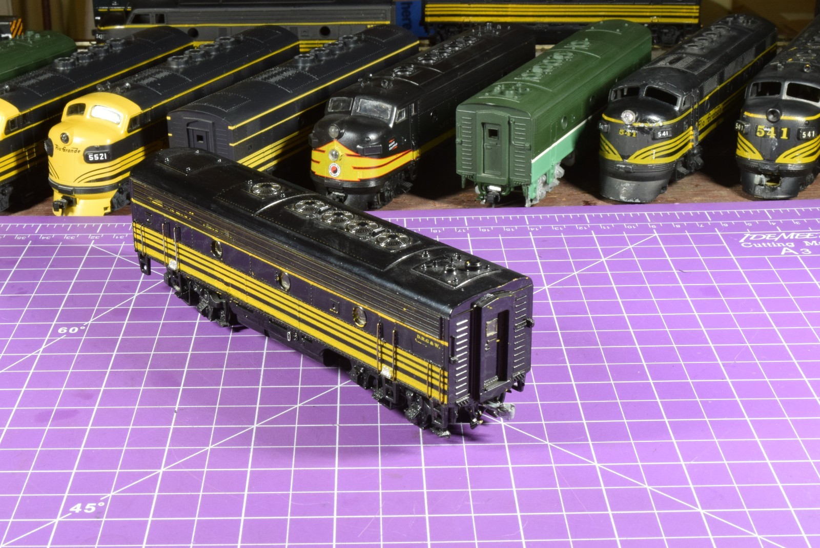 Dummy TrkRdy 5.2 oz DRG&W F series “B” unit, cab # ?, die cast couplers
