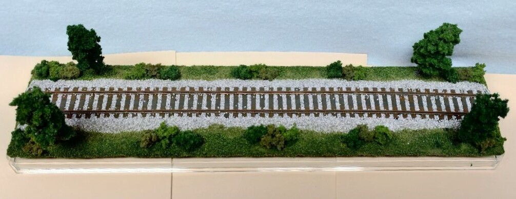 HO SCALE 16″ SINGLE TRACK HO TRAIN DISPLAY CASE -SUMMER SCENE FOR ANY HO