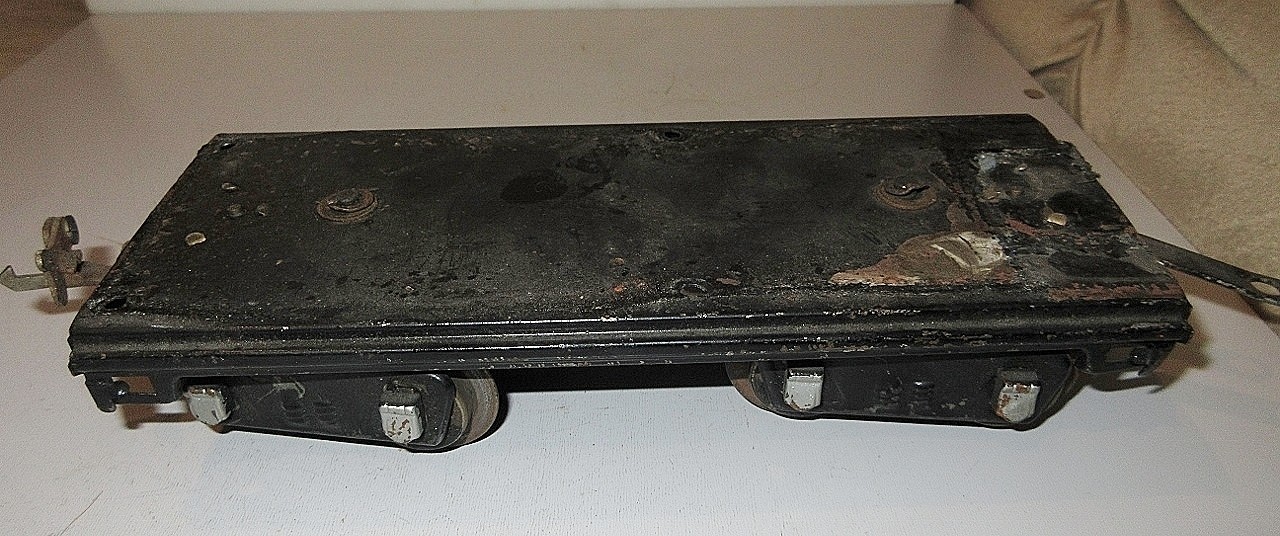 LIONEL #1835T STANDARD GAUGE TENDER FRAME W/TRUCKS
