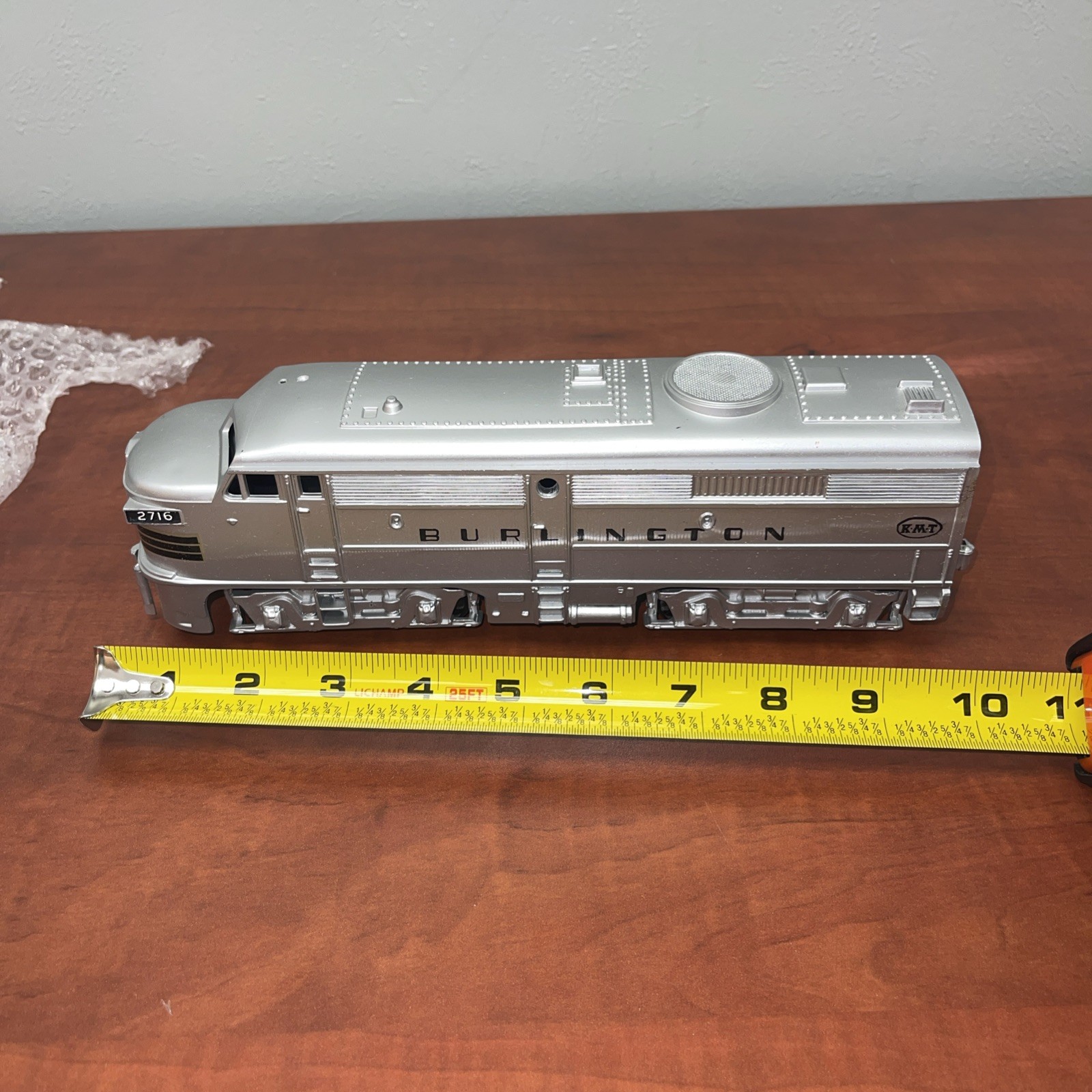 KMT Kusan Auburn Train 2716 ALCO DIESEL LOCOMOTIVE BURLINGTON SHELL No Motor