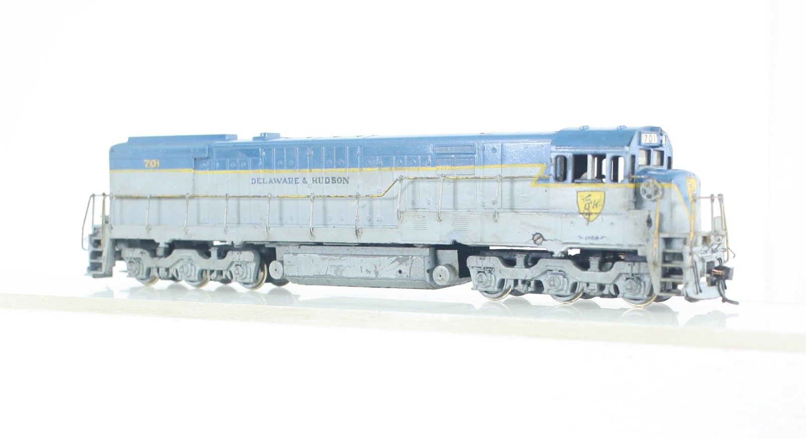 HO Scale Hobbytown of Boston / Athearn Delaware & Hudson U28C Custom Diesel Loco