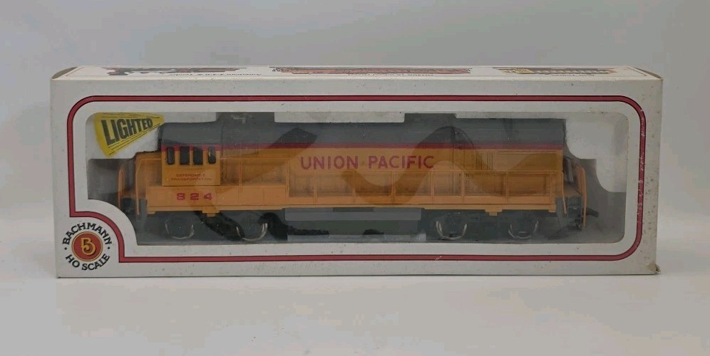 Bachmann HO Union Pacific GE U36B 0625 Diesel Locomotive No. 824 RUNS/LIGHTS C-7