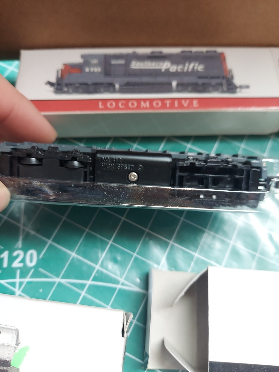 SOUTHERN PACIFIC LOCOMOTIVE ENGINES Cars Lot High Speed Toy Train