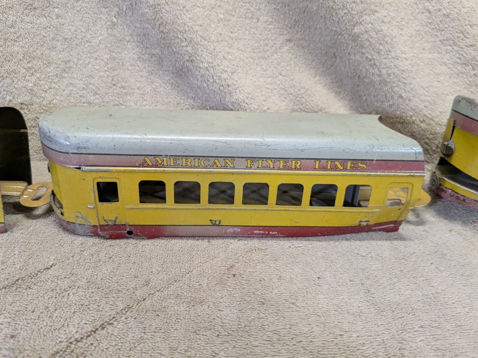 American Flyer Prewar Hiawatha Streamliner Lot of 4 Untested Yellow Gray