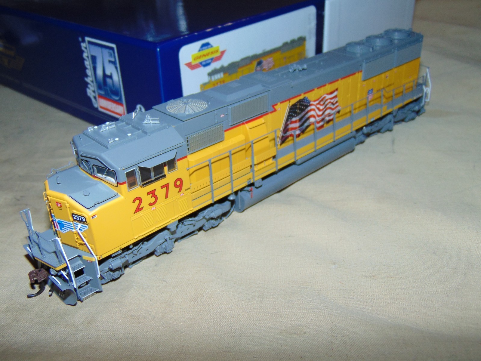 ATHEARN GENESIS HO 75519 UNION PACIFIC SD60M TRI CLOPS DIESEL -BRAND NEW